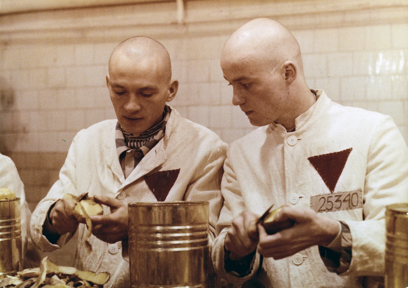 Adam Kamień (P) w filmie "Kornblumenblau" Adam Kamień (P) w filmie "Kornblumenblau"