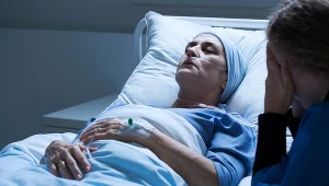 Rodzinie i bliskim zazwyczaj trudniej pogodzić się ze śmiercią, niż osobie umierającej