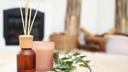 Jak zrobić domowy odświeżacz powietrza, który pachnie świętami?
