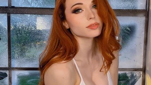 Amouranth - fragment zdjęcia zamieszczonego w serwisie Twitter.com na profilu @amouranth