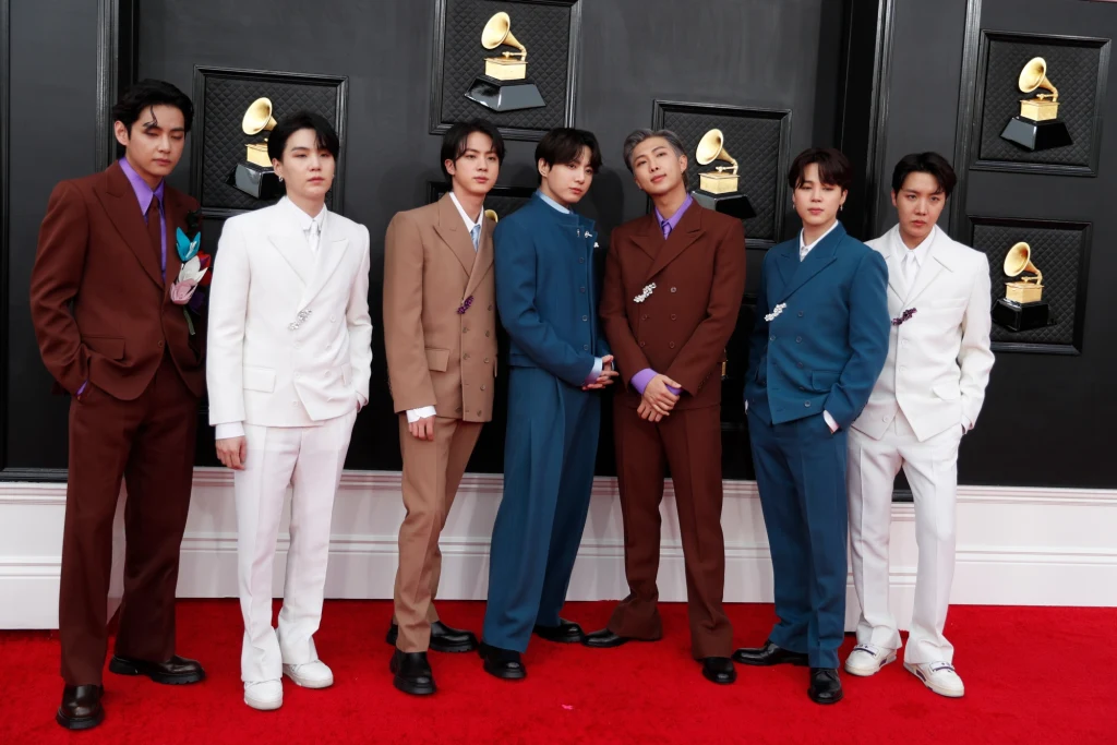 BTS podczas rozdania nagród Grammy w kwietniu 2022 roku
