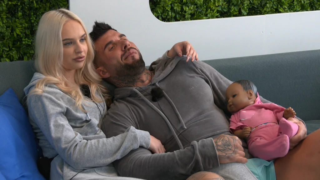 "Love Island. Wyspa Miłości" "Love Island. Wyspa Miłości"