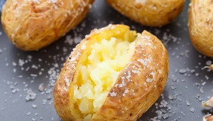 Sól morska, kamienna i himalajska często reklamowane są jako te zdrowsze. Niestety, najczęściej są tylko... droższe