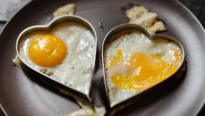 Koniec z mitem o cholesterolu! Jedz jedno jajko codziennie, a będziesz mieć zdrowsze serce
