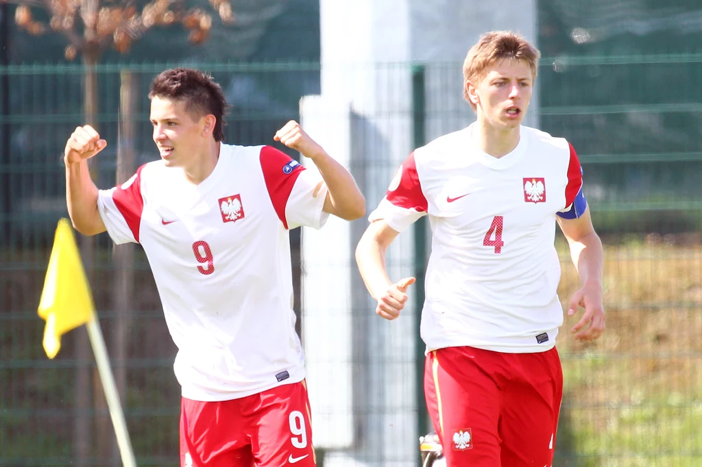 Gracjan Horoszkiewicz (z prawej) był kapitanem reprezentacji, która w 2012 roku zdobyła brązowy medal ME U17. Dziś jest daleko od profesjonalnego futbolu. Z lewej Mariusz Stępiński, dziś napastnik Arisu Limassol Gracjan Horoszkiewicz (z prawej) był kapitanem reprezentacji, która w 2012 roku zdobyła brązowy medal ME U17. Dziś jest daleko od profesjonalnego futbolu. Z lewej Mariusz Stępiński, dziś napastnik Arisu Limassol