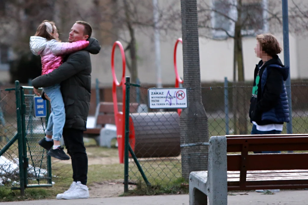 Marcin Hakiel z dziećmi Marcin Hakiel z dziećmi