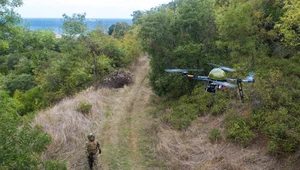 Rosyjski żołnierz uciekał przed dronem i... zdradził pozycję kolegów!