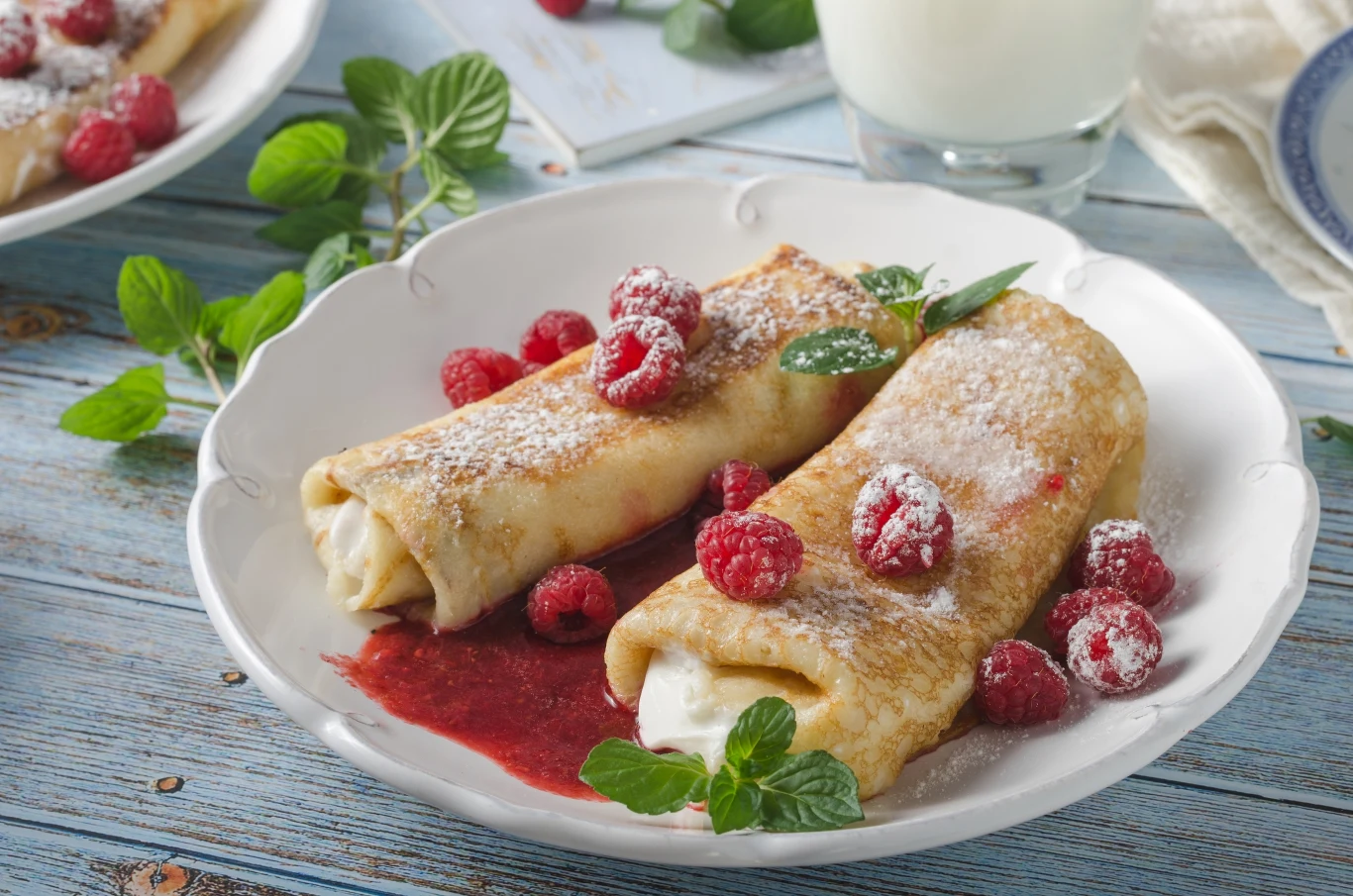 Naleśniki z serem i owocami wcale nie są lekkim posiłkiem