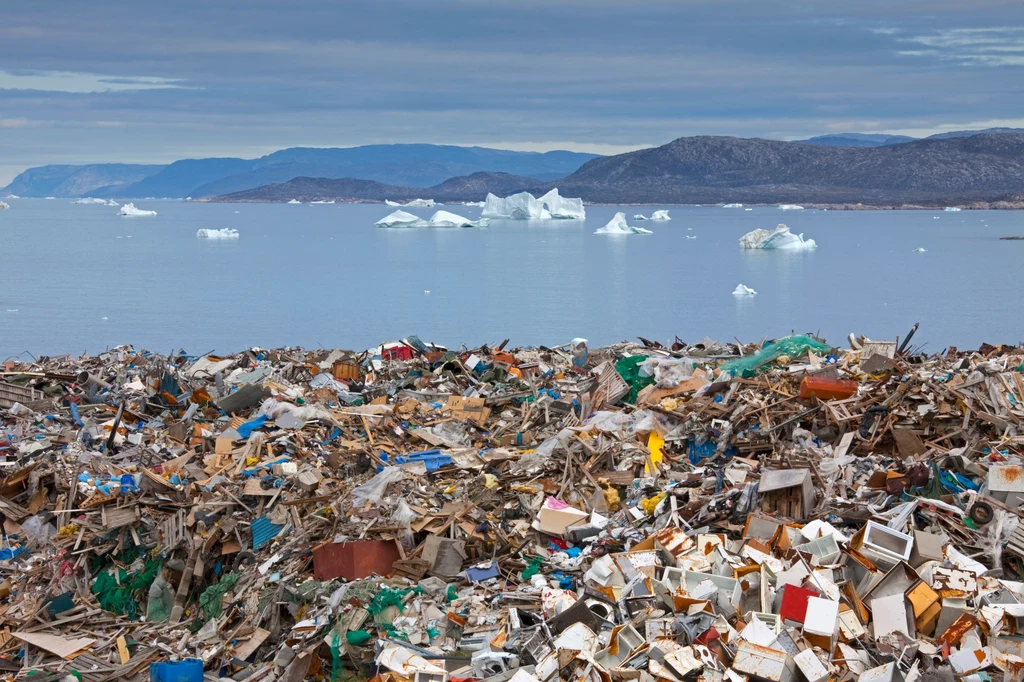 Śmieci zalewają nawet najodleglejsze regiony wokół bieguna północnego. Naukowcy alarmują, że Arktyka jest zanieczyszczona plastikiem niczym duże miasta