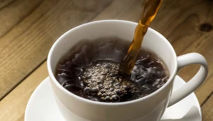 Filiżanka czarnej kawy lub herbaty dziennie ma zbawienny wpływ na wątrobę