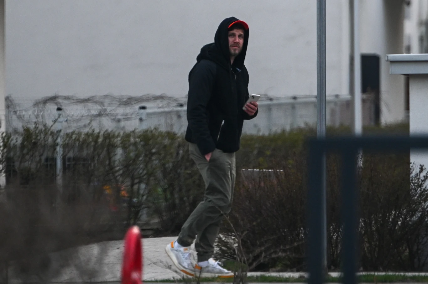 Antek Królikowski pod domem Joanny Opozdy Antek Królikowski pod domem Joanny Opozdy