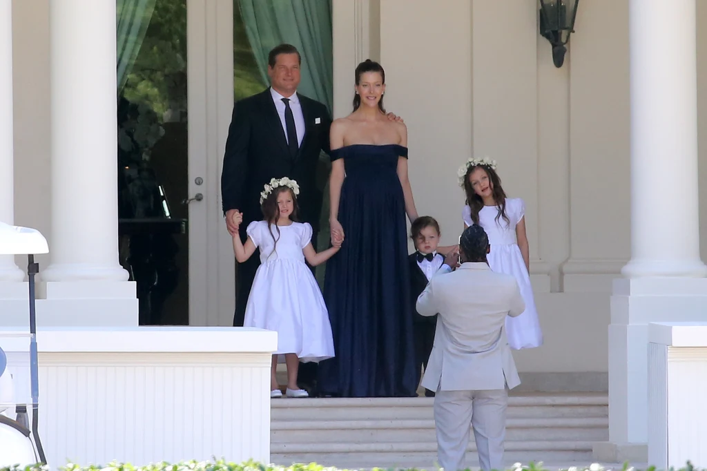 Siostra Nicoli Peltz z rodziną Siostra Nicoli Peltz z rodziną