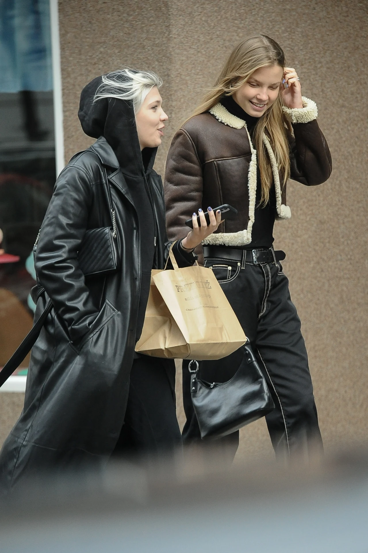 Daria Zawiałow przyłapana z Igą Lis na mieście