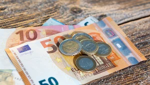 Kurs euro pod presją francuskiej polityki i sankcji na Rosję