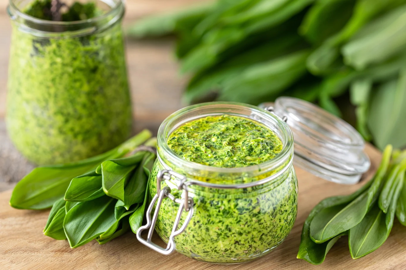 Z czosnku niedźwiedziego można zrobić np. pesto Z czosnku niedźwiedziego można zrobić np. pesto