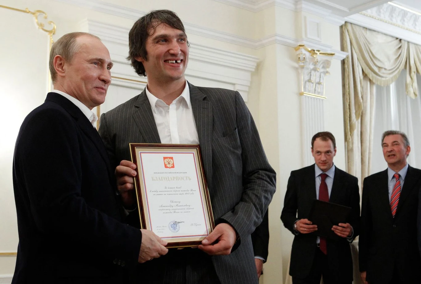 Władimir Putin (z lewej) i Aleksandr Owieczkin