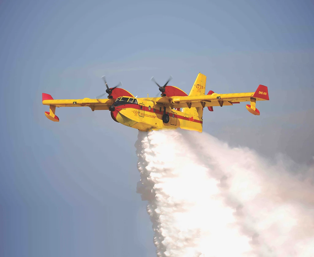 Samolot DHC-515 w akcji podczas wypuszczania wody Fot. De Havilland Canada