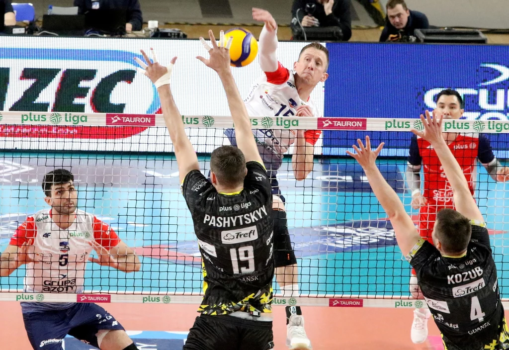 Grupa Azoty ZAKSA Kędzierzyn-Koźle po raz kolejny wygrała fazę zasadniczą siatkarskiej PlusLigi Grupa Azoty ZAKSA Kędzierzyn-Koźle po raz kolejny wygrała fazę zasadniczą siatkarskiej PlusLigi