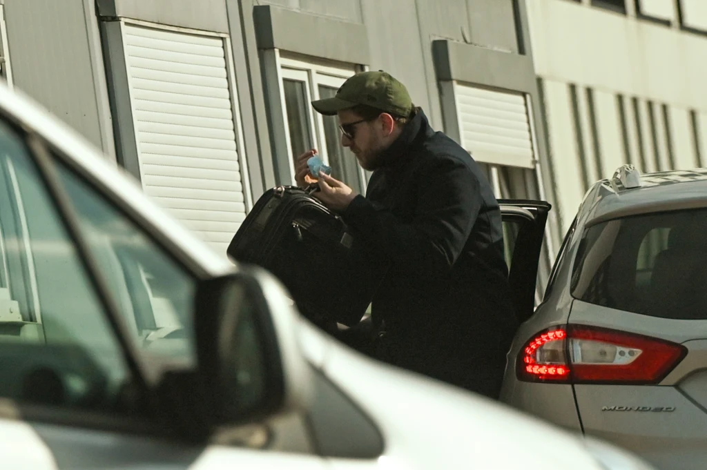 Antek Królikowski w drodze do szpitala Antek Królikowski w drodze do szpitala