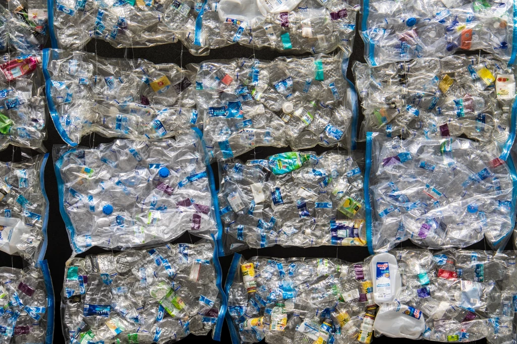 Producenci opakowań (np. butelek plastikowych) obecnie w niewielkim stopniu dokładają się do gospodarki odpadami. Przepisy o ROP mają to zmienić