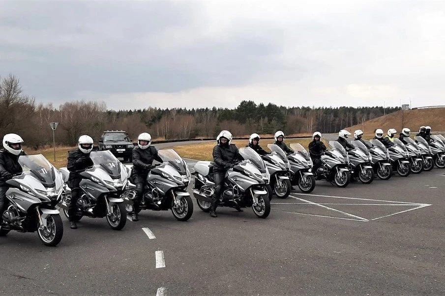 Łącznie polska policja otrzyma 478 takich nowych motocykli BMW R 1250 RT specjalnie dostosowanych do pełnienia służby