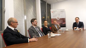 „Wpływ zmian na rynku pracy, inflacji i wojny na realizację umów" debata Interii.