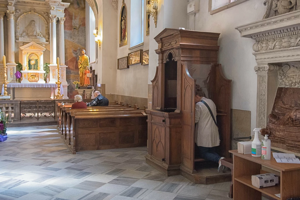 Wielu katolików zwłaszcza w okresie Wielkiego Postu i zbliżającej się Wielkanocy czuje potrzebę skorzystania z sakramentu pokuty