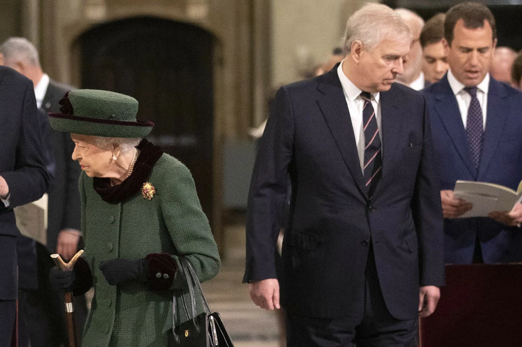 Poświęcona sekretom brytyjskiej rodziny królewskiej książka „The Palace Papers” może wywołać kolejny skandal z udziałem księcia Andrzeja 