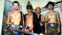 Hillel Slovak to nie tylko współzałożyciel Red Hot Chili Peppers, ale i pierwszy nauczyciel Flea. To właśnie Slovak pokazał przyjacielowi, jak grać na basie. Dziś Flea uznawany jest za jednego z najlepszych basistów świata.

"Usiadłem wygodnie w samochodowym fotelu, delektując się razem z nim tą chwilą. A potem Hillel, mówiąc o basiście Anthym, Toddzie Strassmanie, rzucił: 'Mike, wiesz, że jakoś nie mogę się dogadać z Toddem. On chyba nie traktuje tego wszystkiego zbyt poważnie, nie przykłada się do prób. Nie ma ochoty poświęcić życia muzyce'. Przez chwilę zamilkł, gdy Jim Morrison śpiewał: 'W tym domu się zrodziliśmy / Na ten świat nasz rzucono...'. A potem nagle powiedział: 'A może nauczyłbyś się grać na basie i zastąpił go w zespole?'" - pisał basista w swojej książce, pt. "Acid For Children".