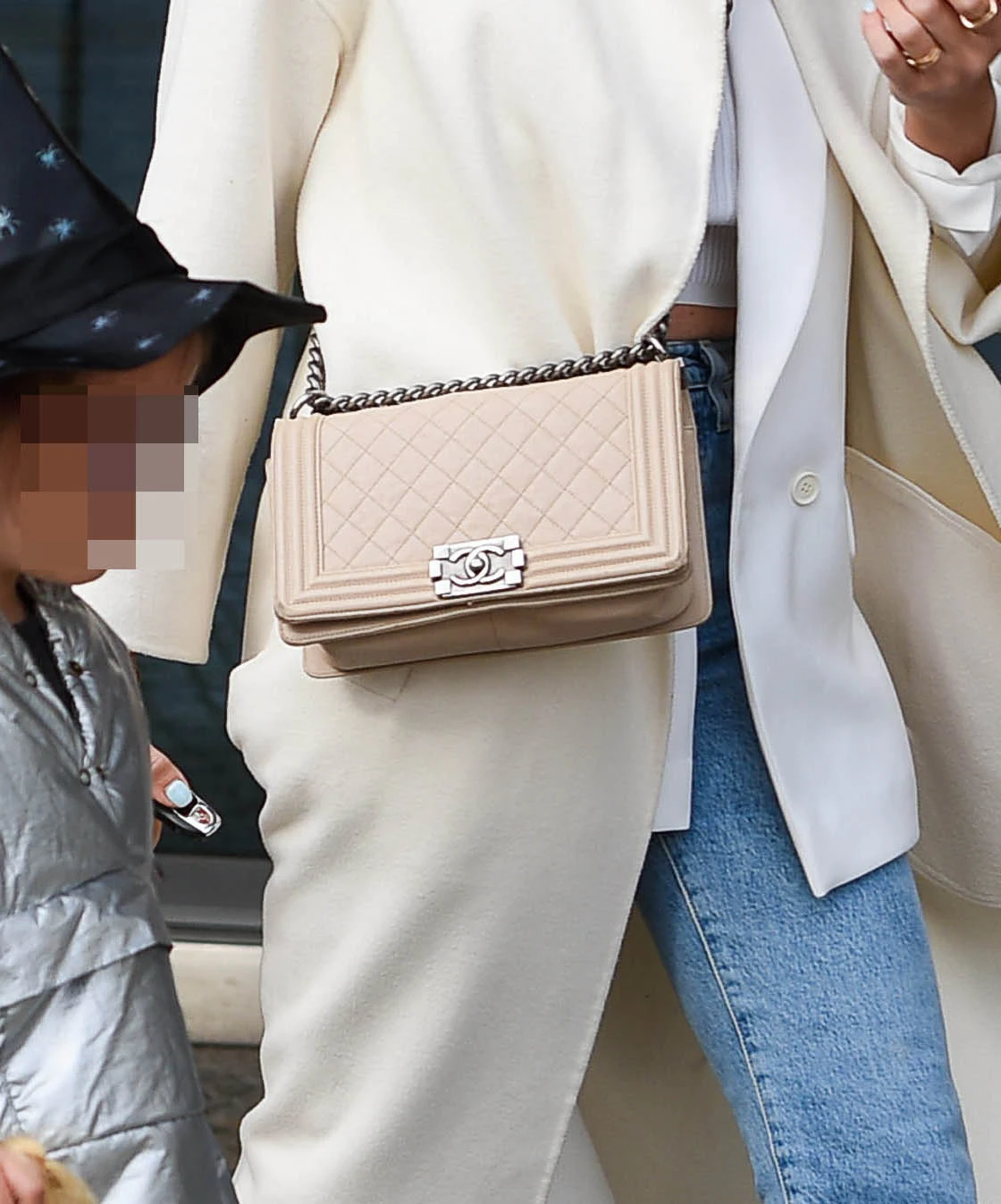 Ania Wendzikowska na ulicach Warszawy Ania Wendzikowska na ulicach Warszawy