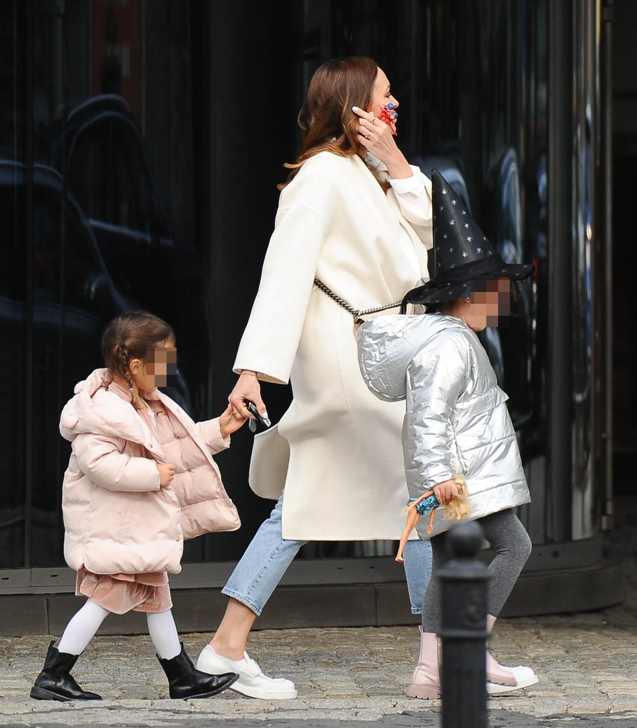 Ania Wendzikowska na ulicach Warszawy Ania Wendzikowska na ulicach Warszawy