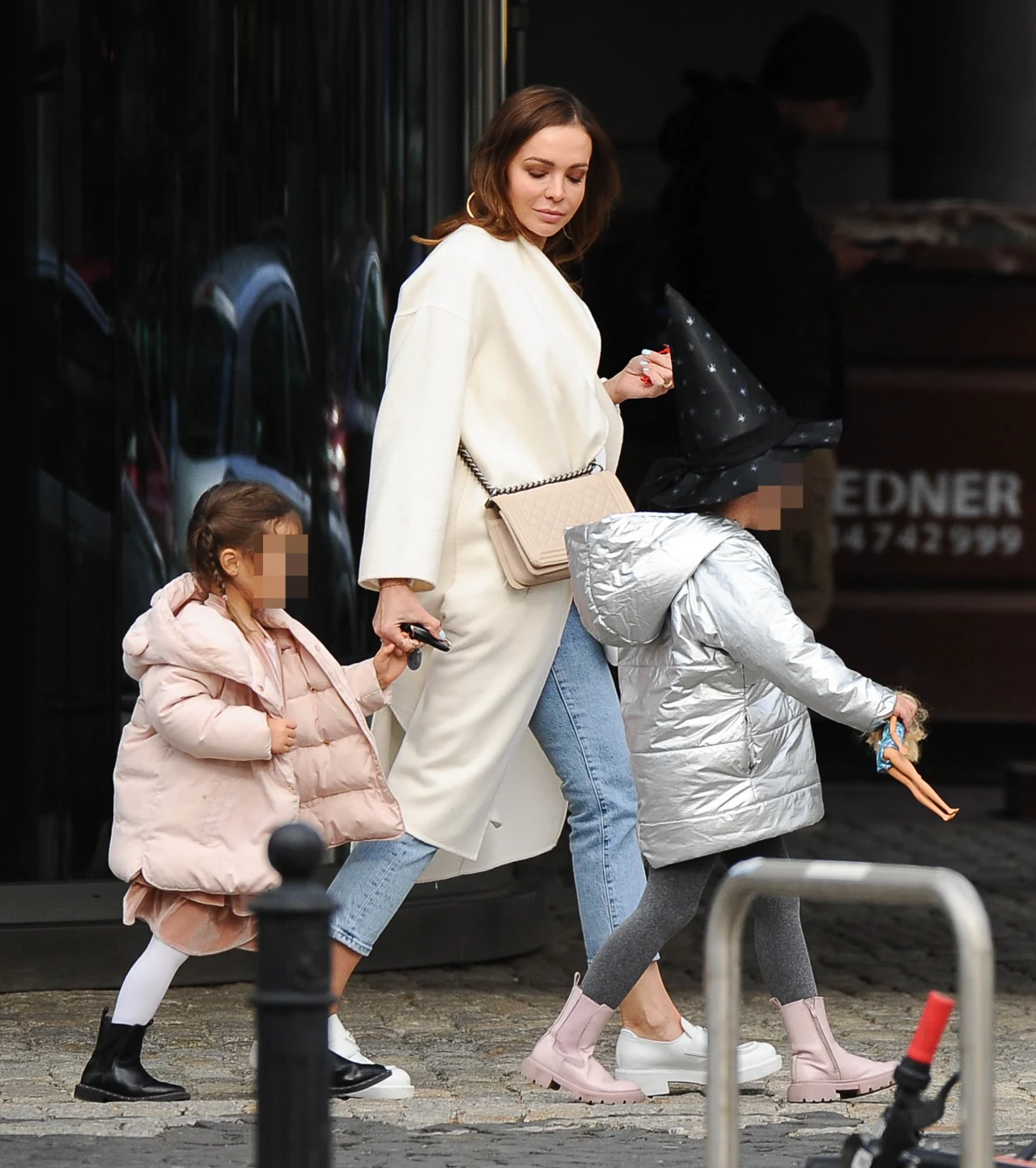 Ania Wendzikowska na ulicach Warszawy Ania Wendzikowska na ulicach Warszawy