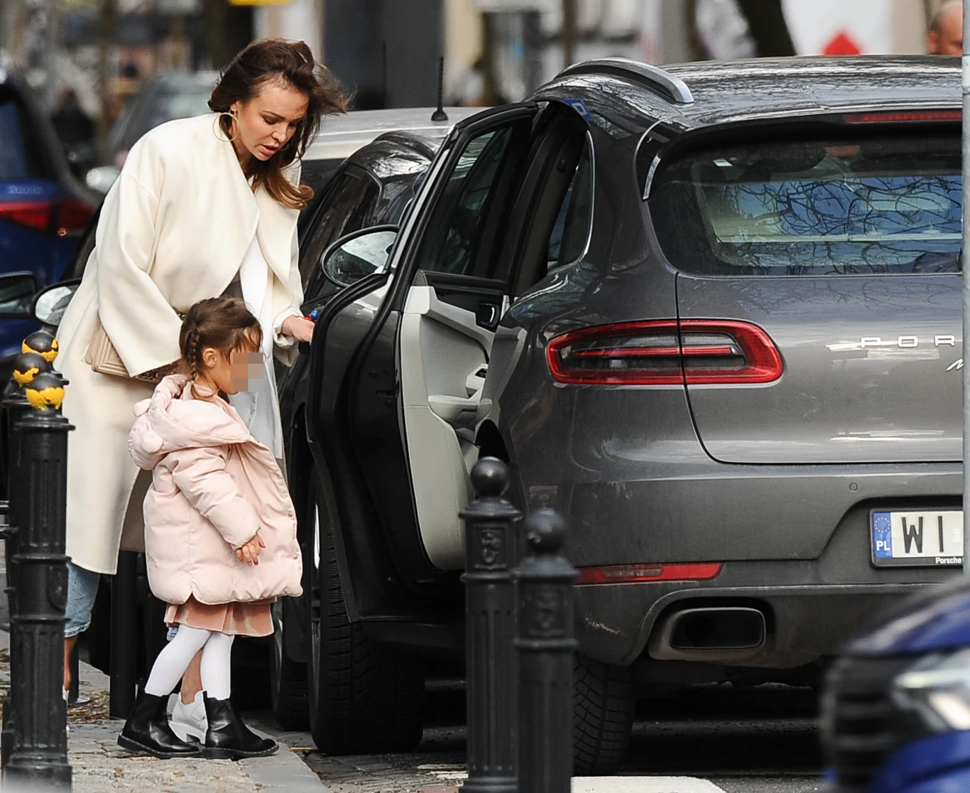 Ania Wendzikowska na ulicach Warszawy Ania Wendzikowska na ulicach Warszawy
