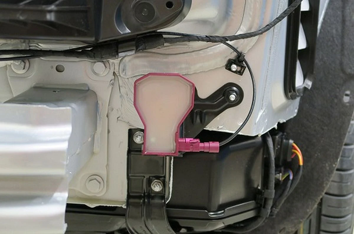 Wiesz do czego służą anteny pod zderzakiem?