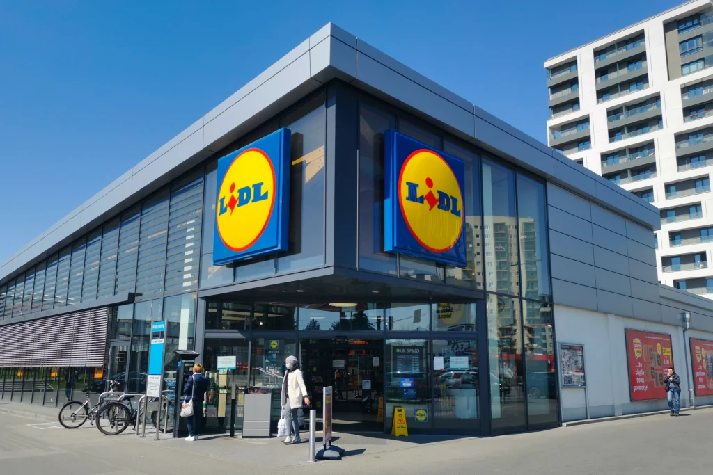 Jak będą otwarte sklepy Lidl przed świętami wielkanocnymi? W Wielką Sobotę, Wielkanoc i Poniedziałek Wielkanocny obowiązują zapisy ustawy o ograniczeniu handlu w niedziele i święta.