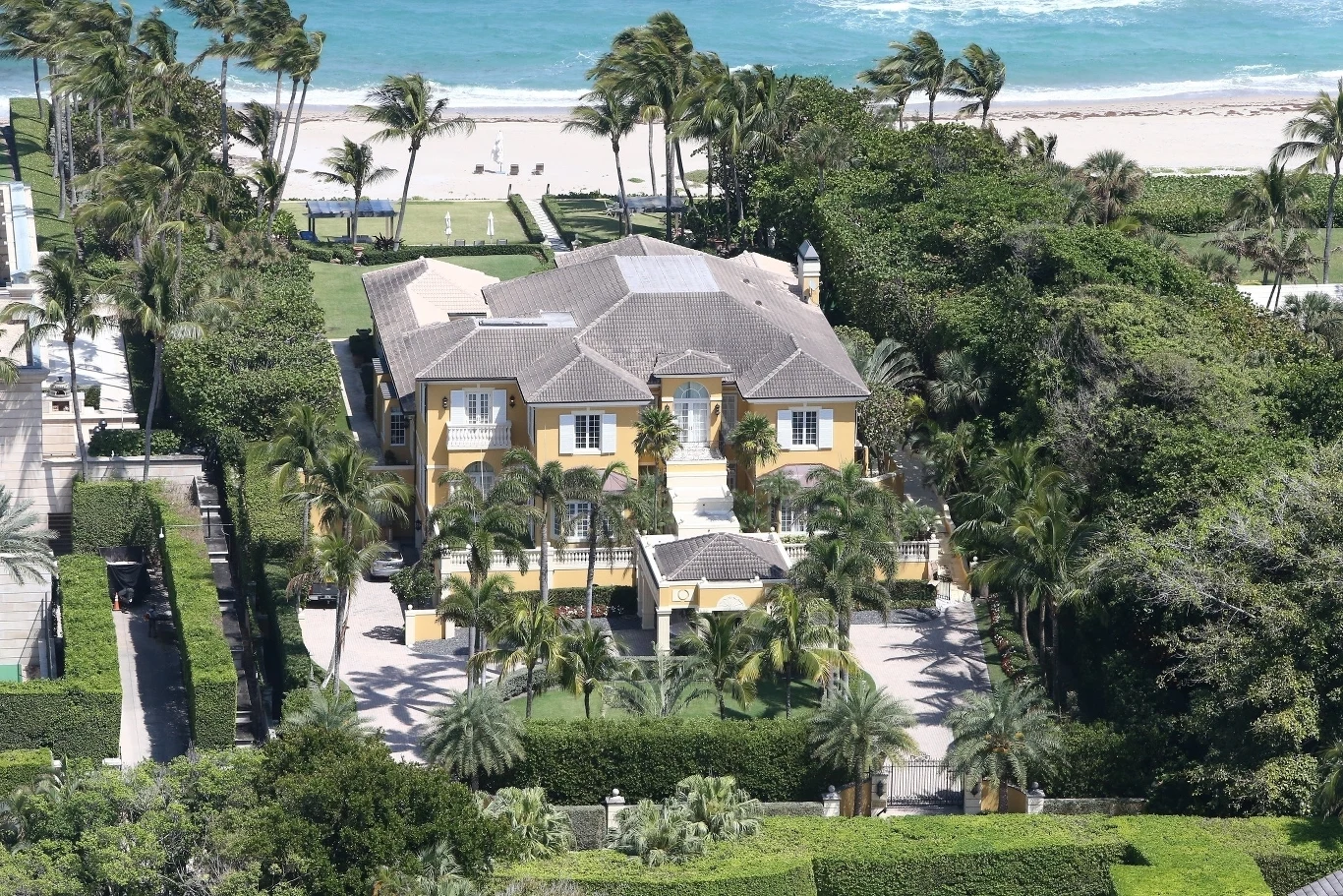 Dom Roda Stewarta znajduje się w West Palm Beach. W tamtej miejscowości nie brakuje posiadłości celebrytów. Swoje wille mają tam m.in.: Jon Bon Jovi, Donald Trump i Sylvester Stallone.