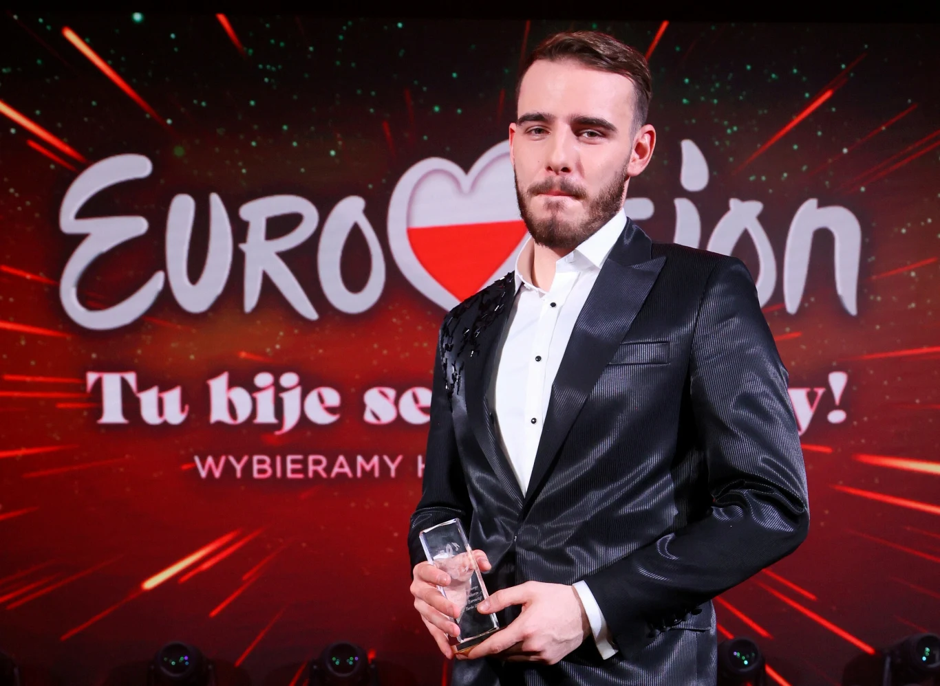 Krystian Ochman wystąpi na Eurowizji 2022 z utworem "River" Krystian Ochman wystąpi na Eurowizji 2022 z utworem "River"