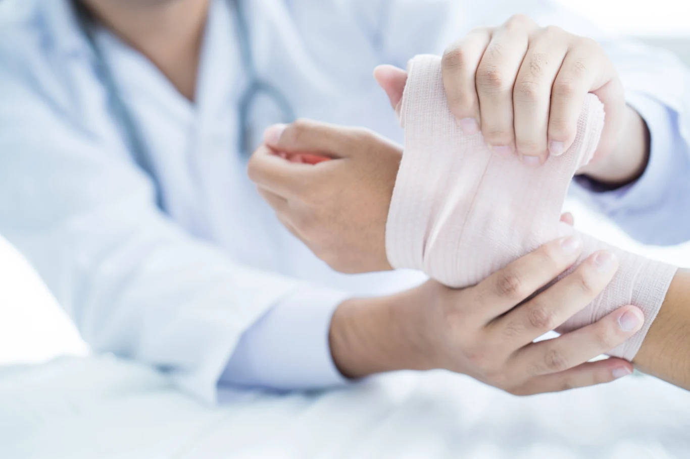 Nie zaleca się używać opatrunków z węglem aktywnym u osób posiadających zmiany skórne