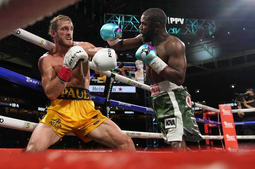 Logan Paul - Floyd Mayweather