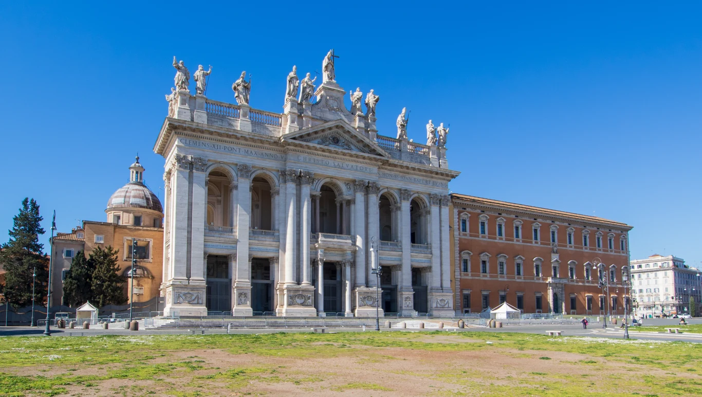 Bazylika laterańska jest określana mianem „matki wszystkich kościołów”. Bazylika laterańska jest określana mianem „matki wszystkich kościołów”.