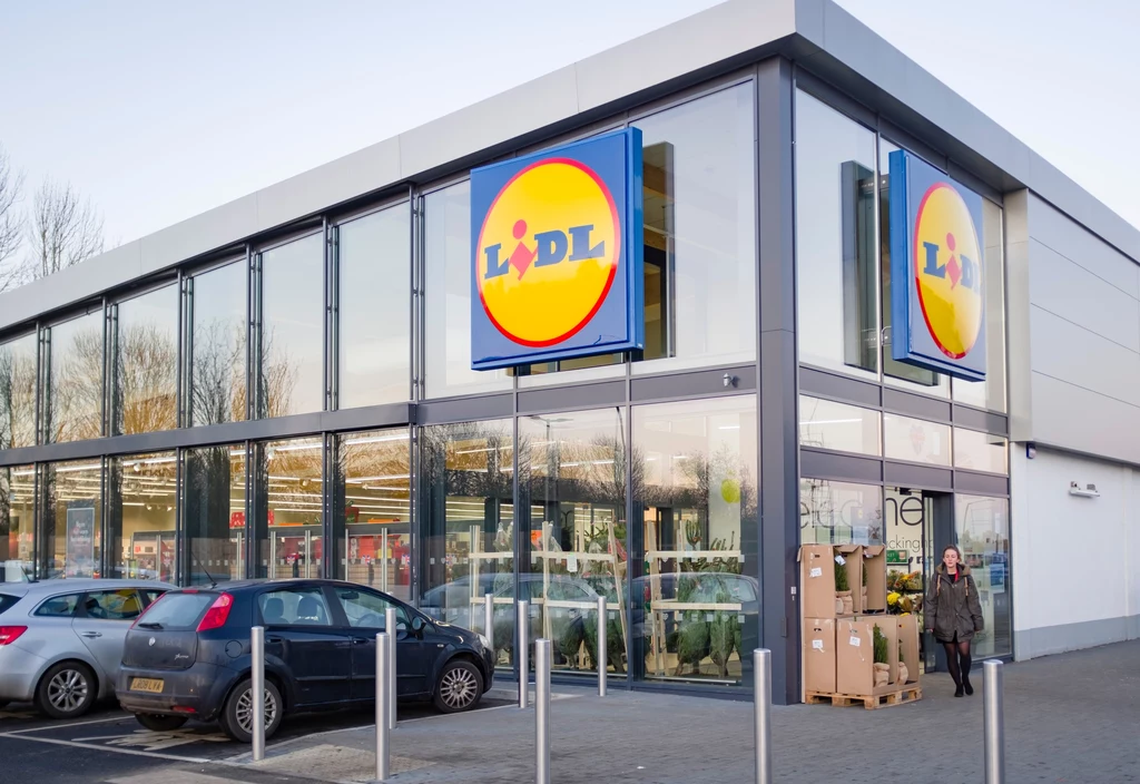  Lidl poinformował o skróceniu czasu pracy w Wielką Sobotę do godziny 13.00. 