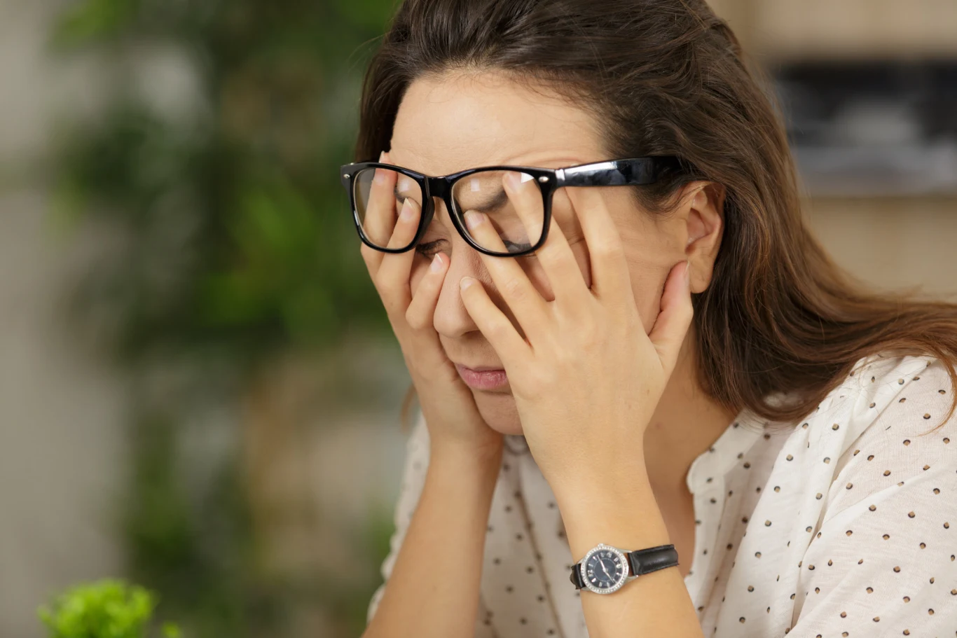 "A okna już umyłaś". To pytanie od sąsiadki to prosta droga do znienawidzenia świąt