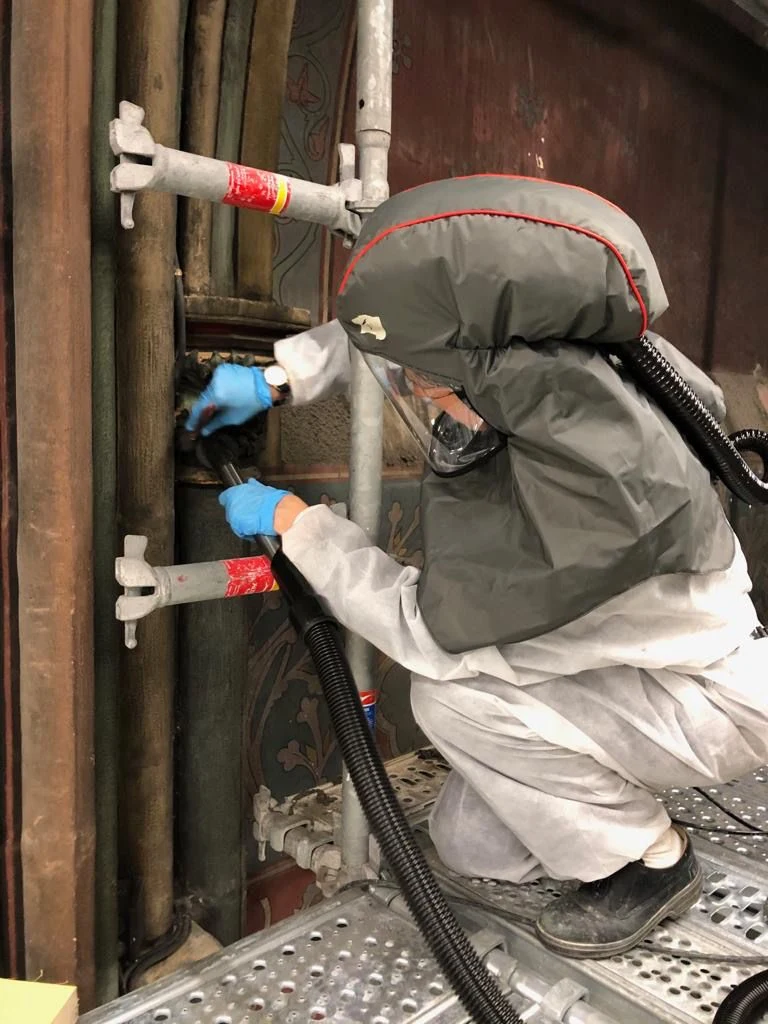 Ubranie w specjalną odzież ochronną trwa około 30 minut 