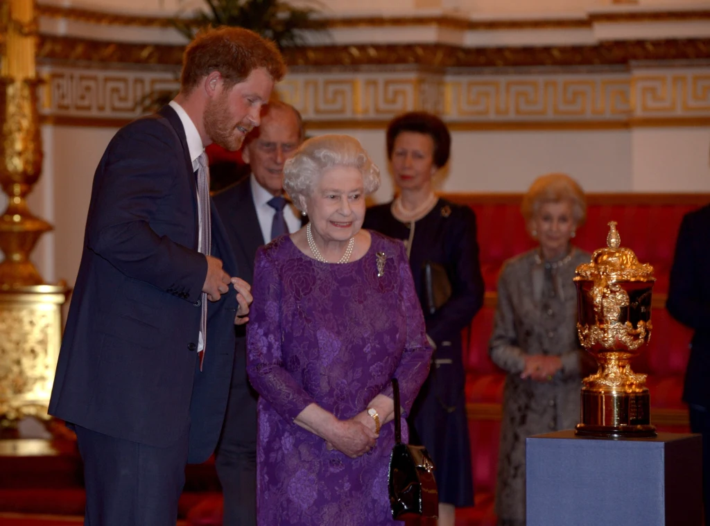 Książę Harry i królowa Elżbieta II Książę Harry i królowa Elżbieta II