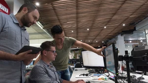 Pracownicy małych i średnich przedsiębiorstw częściej starali się o nową posadę niż osoby zatrudnione w dużych firmach (zdj. ilustracyjne)