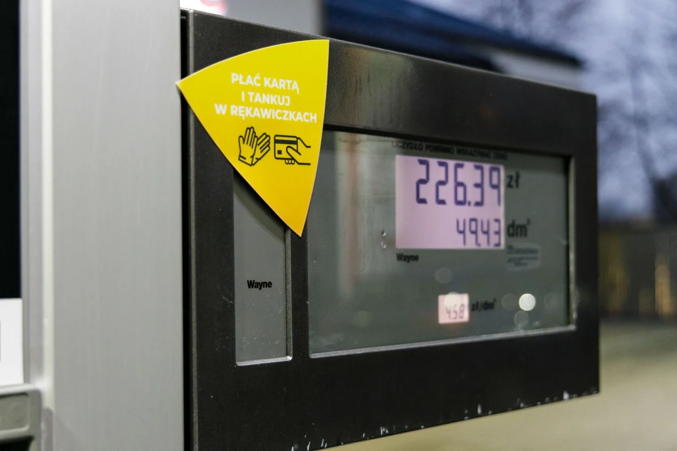 Do baku twojego auta wchodzi więcej paliwa niż ma pojemności? Sprawdź, gdzie to zgłosić
