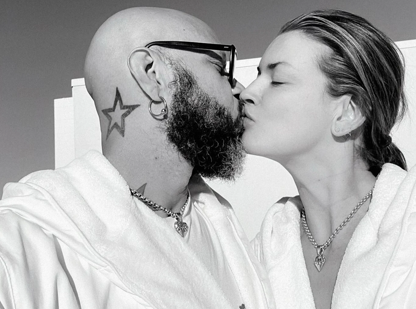 Perkusista Guns'n'Roses oświadczył się polskiej modelce Magdalenie Dziun Perkusista Guns'n'Roses oświadczył się polskiej modelce Magdalenie Dziun