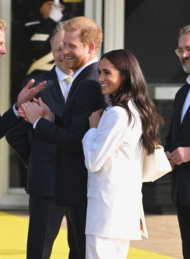 Książę Harry i Meghan Markle złożyli wizytę na zamku w Windsorze po drodze do Holandii