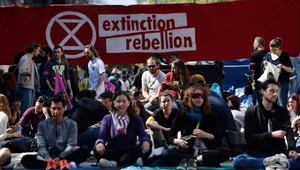 Francja: Extinction Rebellion protestuje przeciwko programom wyborczym kandydatów na prezydenta