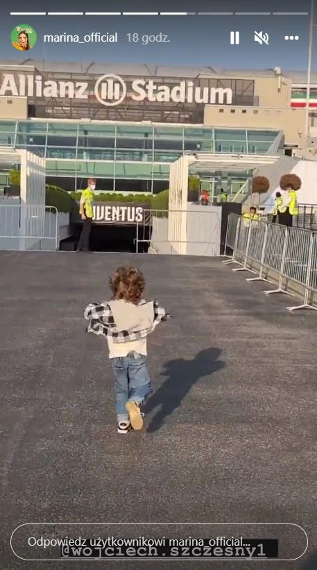 Liam Szczęsny biegnie kibicować tacie